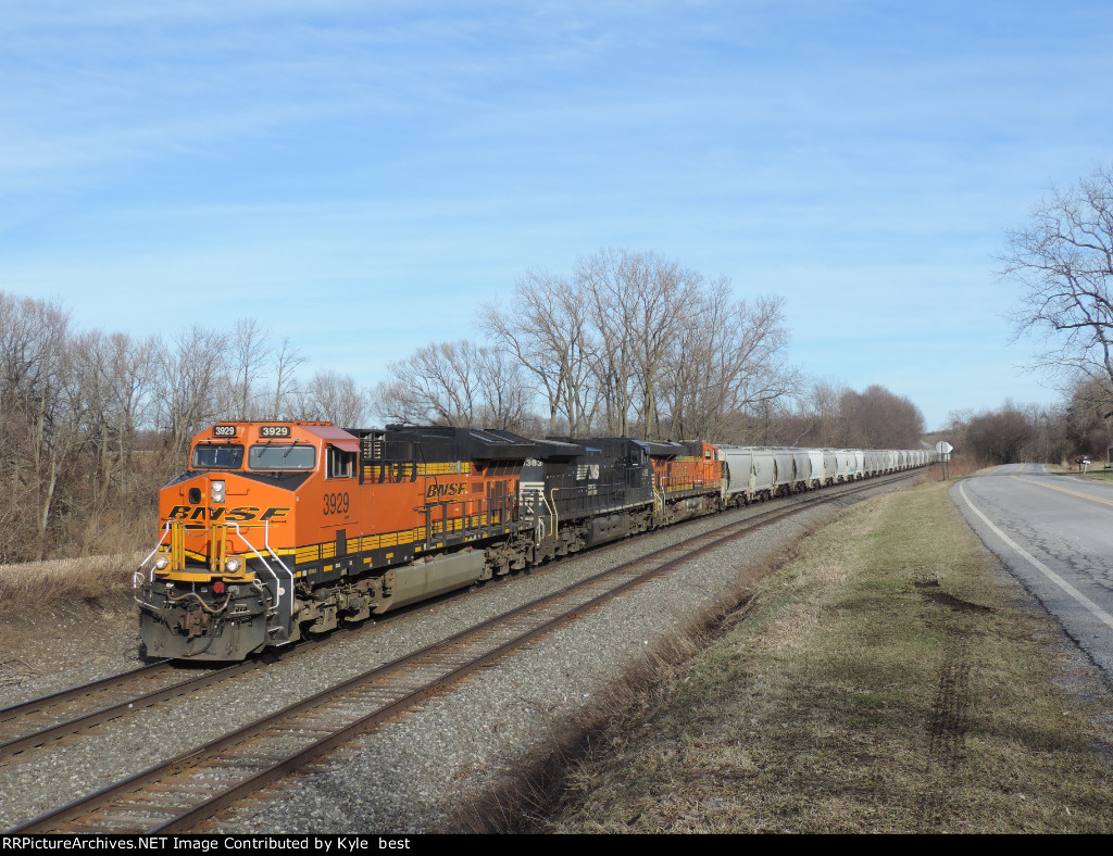 BNSF 3929 on 309